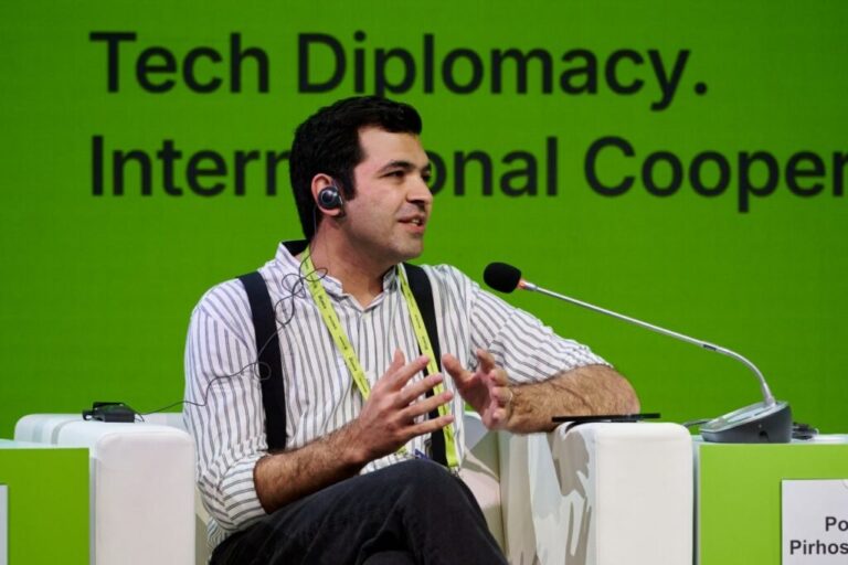 An Alliance to Break Technological Monopolies