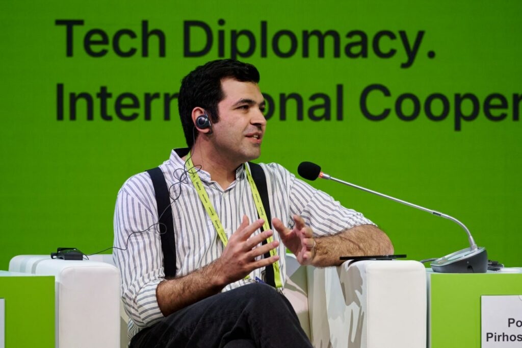 An Alliance to Break Technological Monopolies